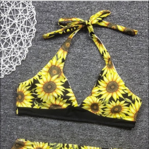 TWO LEFT🌼🌼 YELLOW HALTER NECK SUNFLOWER BIKINI - Picture 2 of 4